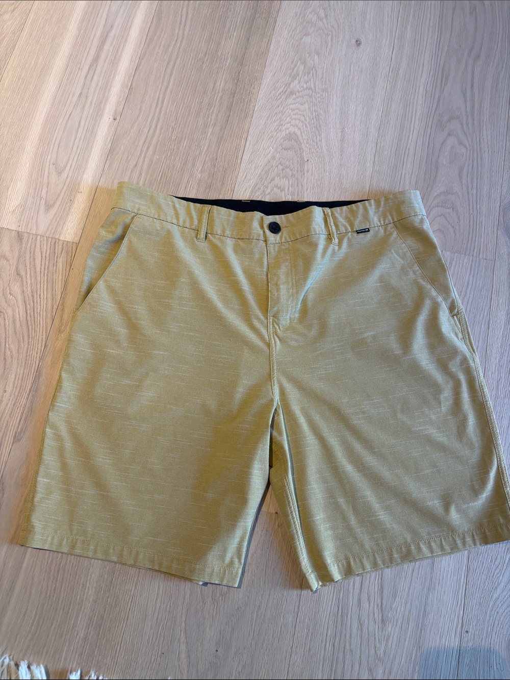 Hurley Men's Yellow Lightweight Flat-Front Shorts 36 waist